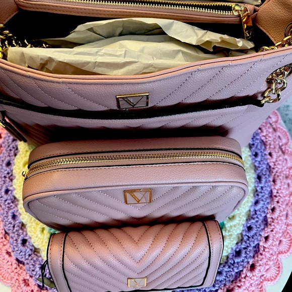 Authentic Brand New Victoria’s Secret Set Tote, Crossbody and Wristl Wallet - Picture 5 of 5